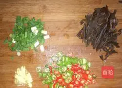 Illustration of how to make fried pork skin with fungus 5