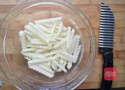 Illustration of how to make wolf tooth potatoes 2