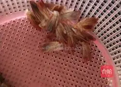 Illustration of how to make golden shrimp balls 3