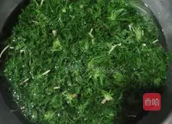 Illustration of how to make scrambled eggs with wild shepherd's purse 1