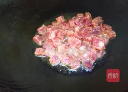 Illustration of how to make fried peas and sausage 6