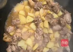 Illustration of how to make chicken stewed with potatoes 8