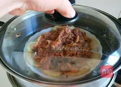 Illustration of how to make Sichuan Spicy Steamed Pork 11