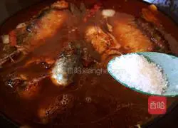 Illustration of braised crucian carp tofu in sauce 12