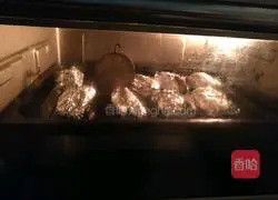 Illustration of how to make tinfoil honey roasted wings 4