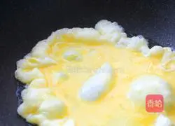 Illustration of how to make fried chili eggs with sauce 2