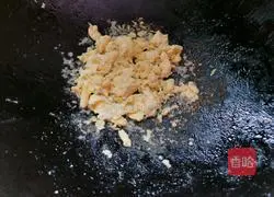 Illustration of how to make cucumber, ham and scrambled eggs 3