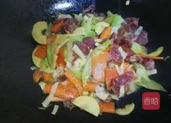 Illustration of how to make sausage and bamboo shoots 8