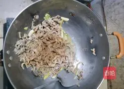 Explode Illustration of how to make fried pepper chicken intestines 5