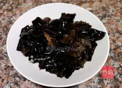 Illustration of how to make spinach, fungus and scrambled eggs 5