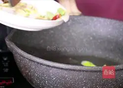 Illustration of how to make tomato beef brisket 5