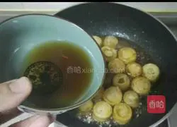 Illustration of how to make stir-fried large intestine 4