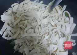 Illustration of how to make fried tofu skin with green pepper 6