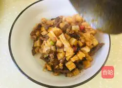 Illustration of how to make fried beef with dried radish 8