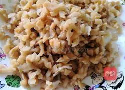 Illustration of how to stir-fry diced radish 5