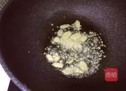 Illustration of how to stir-fry shrimps with green onions 8