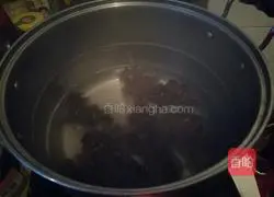 Illustration of how to make fried fungus with celery 5