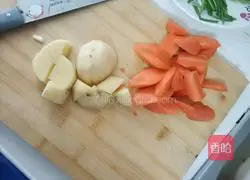 Illustration of how to make beer-stuffed chicken legs 2