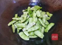 Illustration of how to make braised olive beans 7