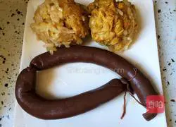 Illustration of how to make pork belly, blood sausage and sauerkraut with pork belly and blood sausage 2