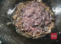 Saute garlic moss Illustration of how to make pork liver 6