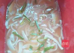 Illustration of how to make crystal pork rind frozen knuckles 7