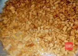 Illustration of how to stir-fry minced pork with first vegetables 3