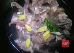 Illustration of how to make spicy duck clavicle 3