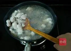 Illustration of how to make tomato beef brisket 1