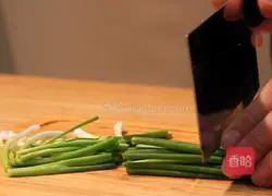 Home-style recipe for spicy stir-fried scallops, super simple! Practice illustration 2