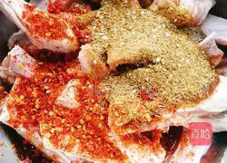 Illustration of how to make black pepper grilled lamb chops 3