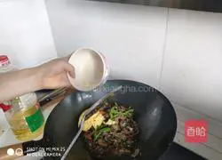 Illustration of how to make tender shredded beef with green pepper, eggs and eggs 8