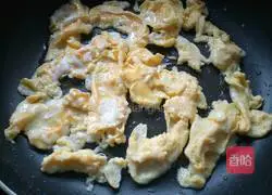 Illustration of how to make scrambled eggs with tomatoes 9