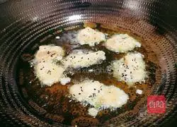 Illustration of how to make fried crispy pork 8