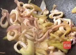 Illustration of how to make fried squid with pickles 7