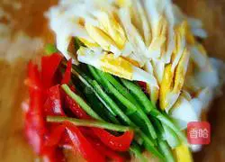 Illustration of how to make fried quail eggs with cumin 3