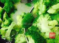 Illustration of how to make fried shrimp balls with broccoli 4