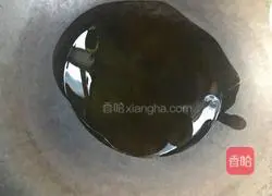 Illustration of how to make caviar and pickled cabbage soup 4