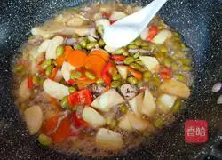 Stir-fried shredded pork with wild rice edamame Practice illustration 11