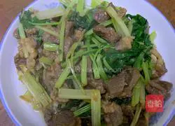 Illustration of how to make fried beef with celery 7