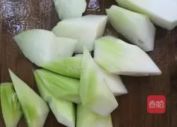 Illustration of how to make kale snails 7