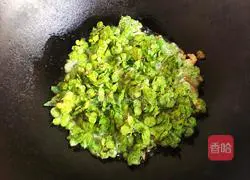 Illustration of how to make Yuqian scrambled eggs 7