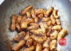 Illustration of how to make spicy chicken neck 4