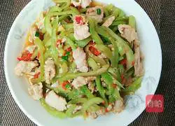 Illustration of how to make stir-fried rat melon and meat 10