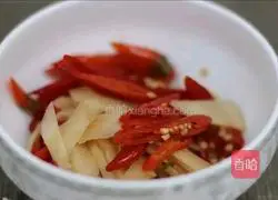 Illustration of how to stir-fry pork liver with onions 2