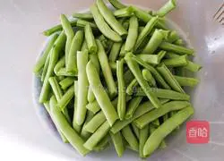Illustration of how to make stir-fried green beans with garlic 5