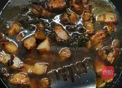 Illustration of how to cook pork with winter vegetables 9