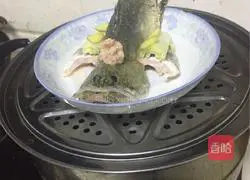 Illustration of home-style steamed mandarin fish 3