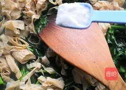 Illustration of how to make stir-fried spinach with tofu skin 8