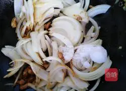 Illustration of how to make fried onions with meat 4